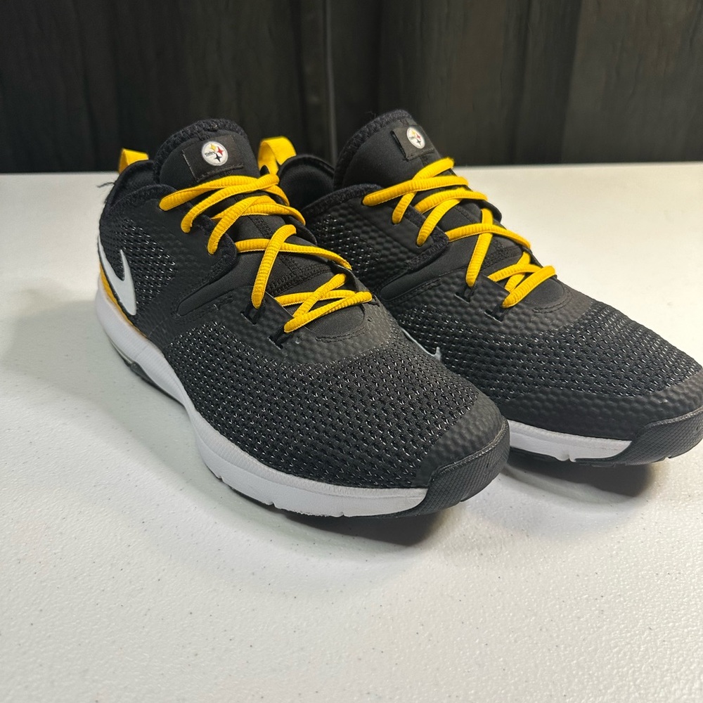 Nike Air Max Typha 2
NFL Pittsburgh size‎ 10